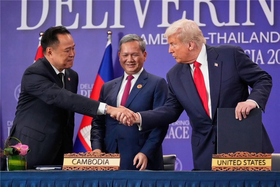 Thailand und Kambodscha besiegeln Frieden – Trump vermittelt  Trump hatte schon im Juli in dem Konflikt vermittelt.Mark Schiefelbein/AP/dpa