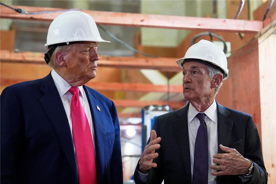 Trump ist die Fed seit Längerem ein Dorn im Auge. (Archivbild)Julia Demaree Nikhinson/AP/dpa