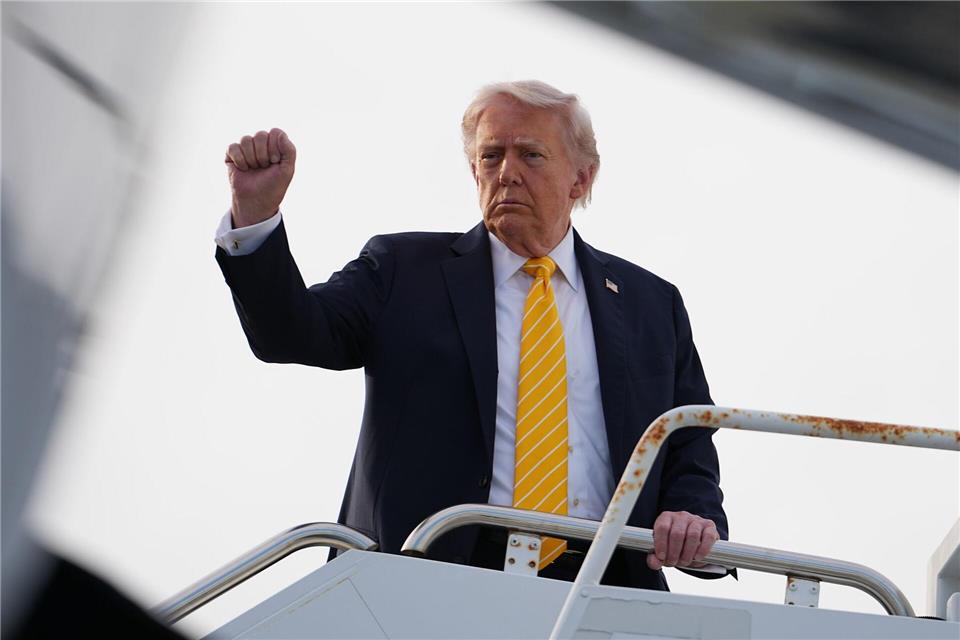 Trump kündigt eine neue Initiative in der Straße von Hormus an - lässt aber viele Details offen. Matt Rourke/AP/dpa