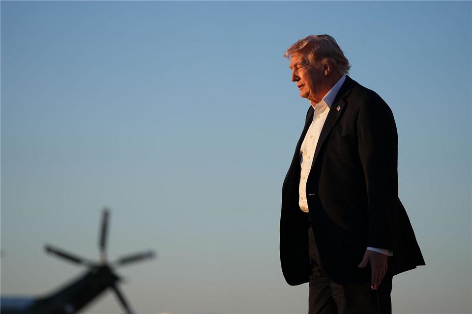 Trump kündigt eine neue Initiative in der Straße von Hormus an - lässt aber viele Details offen. Matt Rourke/AP/dpa