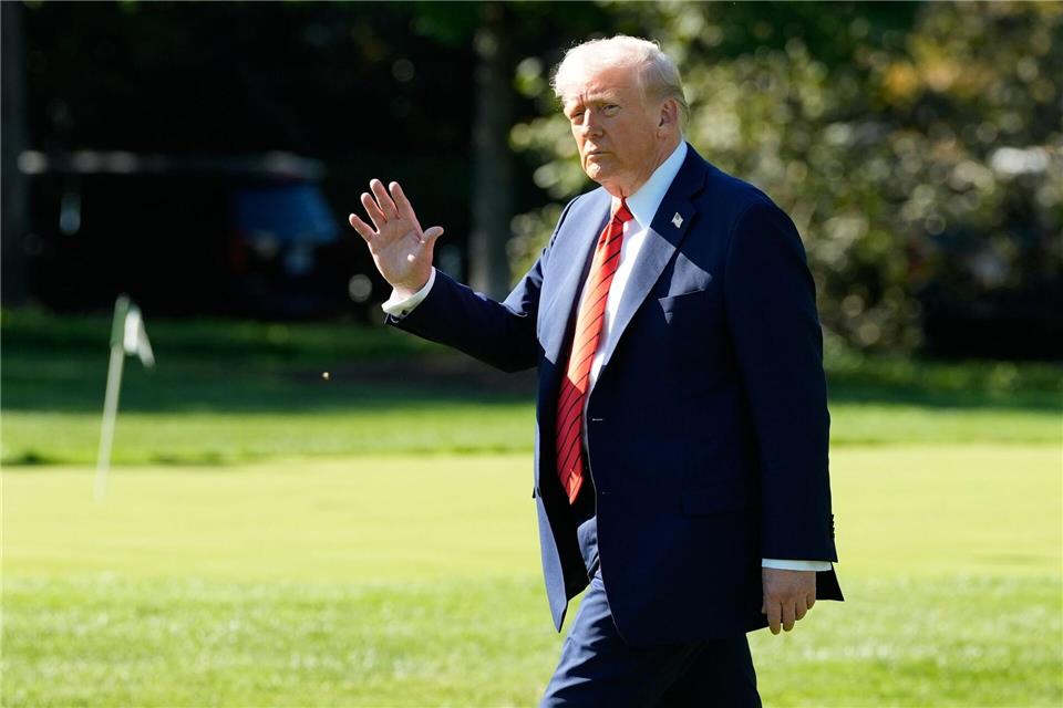 Trump kündigt 100 Prozent Extra-Zölle für China an Trump kündigt zusätzliche Zölle für China in Höhe von 100 Prozent an. Alex Brandon/AP/dpa