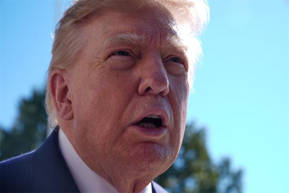Trump richtet eine Warnung an die Huthi-Miliz.Manuel Balce Ceneta/AP/dpa