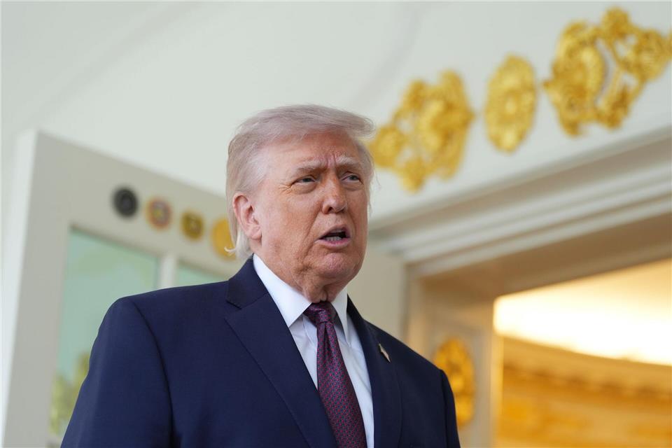 Trump sagt, die iranische Seite habe angerufen und wolle einen Deal.Alex Brandon/AP/dpa