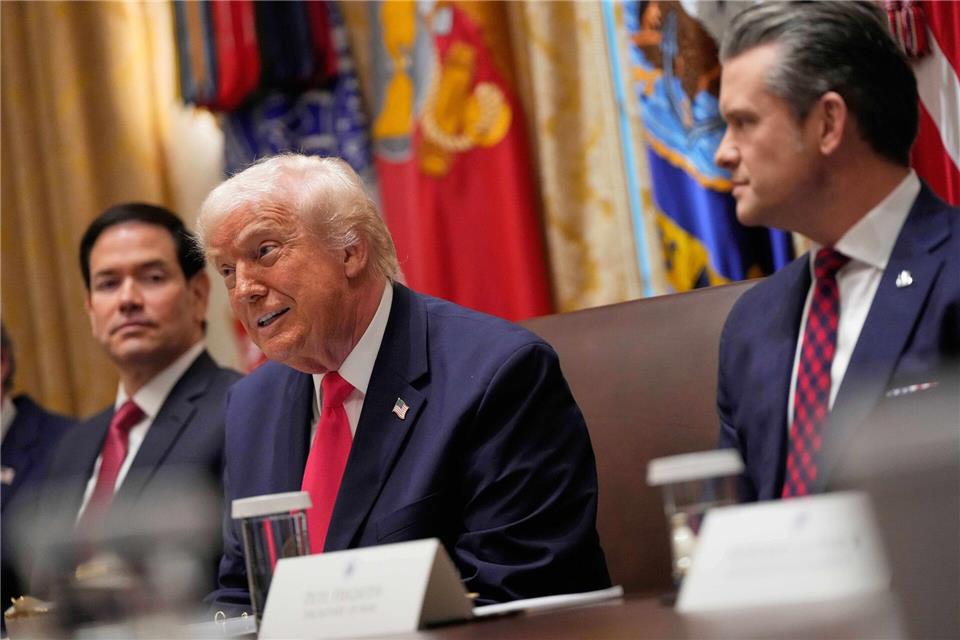 Trump sagt, nicht nur Venezuela könne angegriffen werden.Julia Demaree Nikhinson/AP/dpa