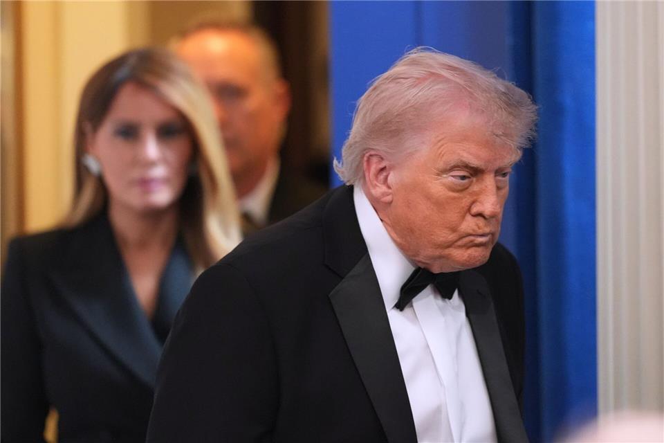 Trump spricht nach den Schüssen zur Presse.Alex Brandon/AP/dpa