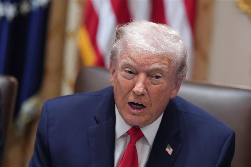 Trump spricht von einer angeblichen Angriffspause Moskaus auf ukrainische Städte. Evan Vucci/AP/dpa