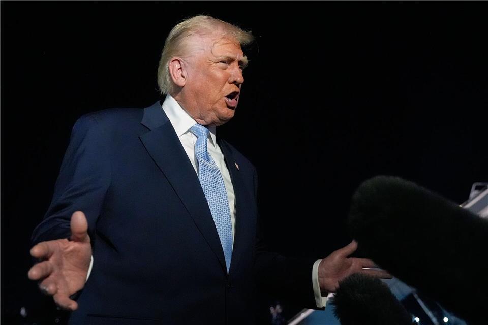 Trump stellt sich jetzt hinter eine Abstimmung zu den Epstein-Akten.Manuel Balce Ceneta/AP/dpa