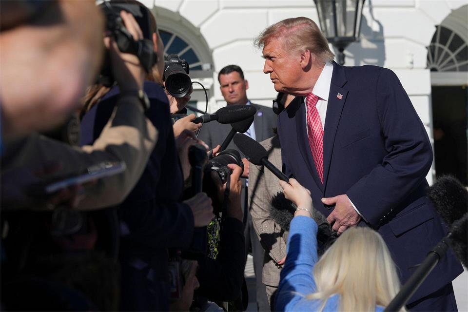 Trump teilt erneut gegen die Ukraine aus.Alex Brandon/AP/dpa