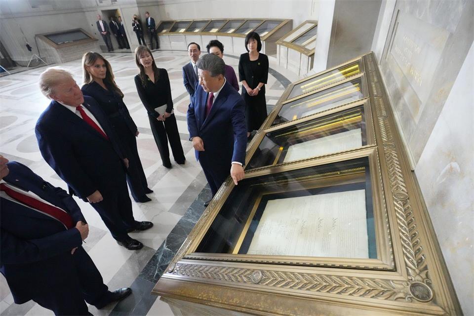 Trump und Xi besuchen Nationalarchiv.Alex Brandon/AP/dpa
