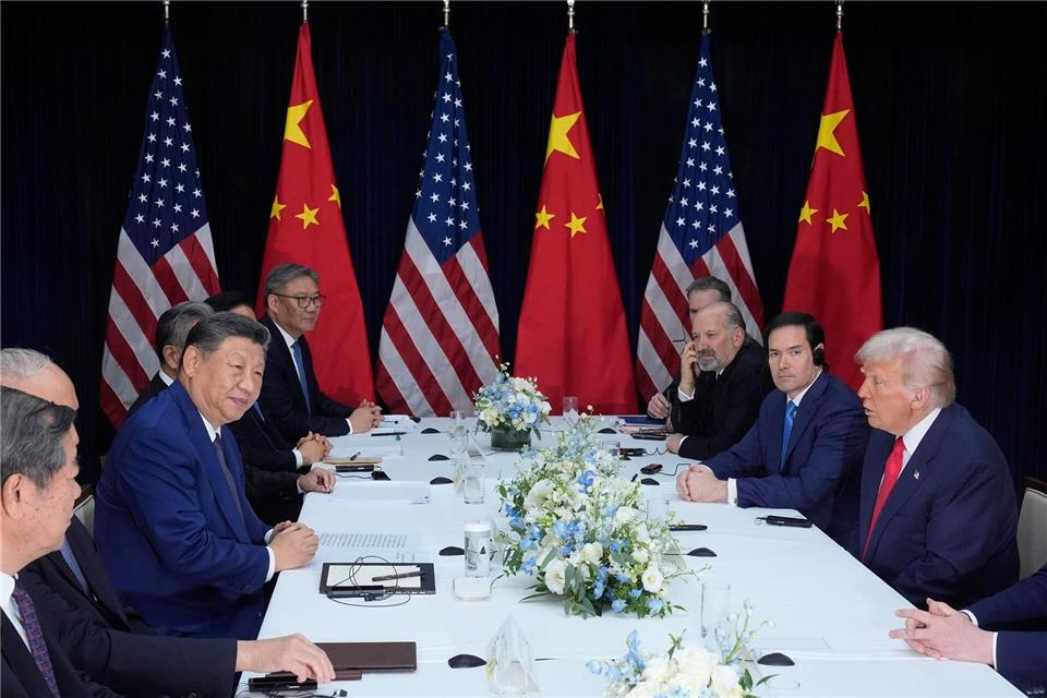 Trump-Xi-Treffen: Das sind die Ergebnisse  Trump und Xi sind bei ihrem Gipfel in Südkorea aufeinander zugegangen.Mark Schiefelbein/AP/dpa