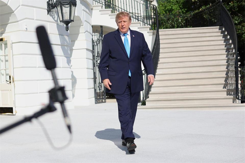 Trump verkündet den Namen seiner neuen Pressesprecherin. (Archivbild)Tom Brenner/AP/dpa