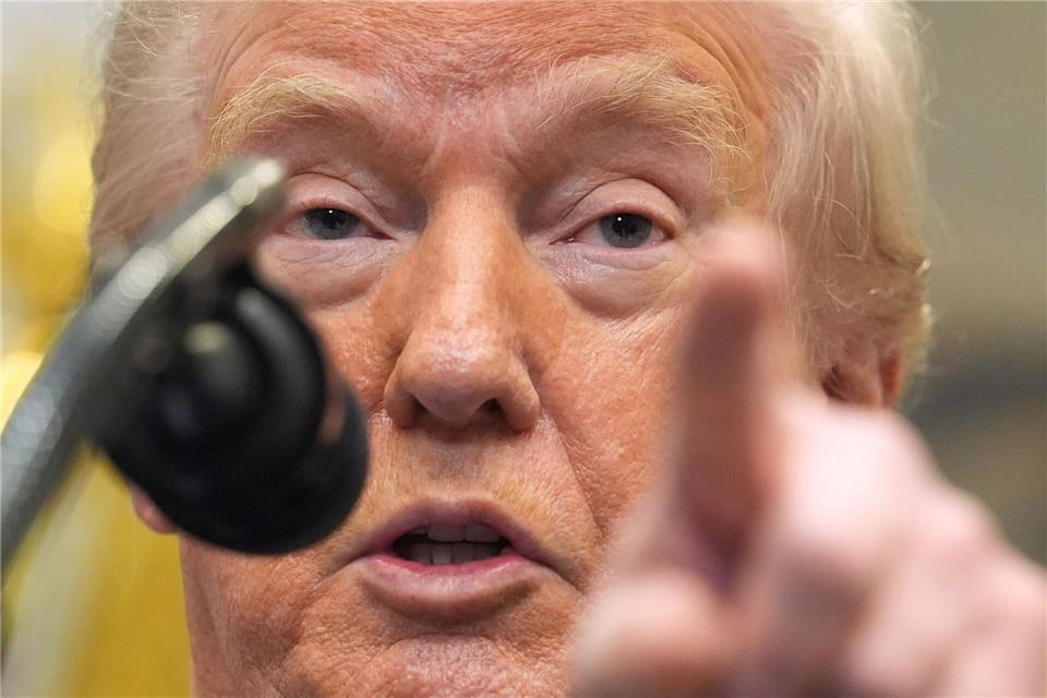 Trump warnt den Iran vor schwerwiegenden Konsequenzen, sollte sich das Land nicht mit den USA auf einen Deal einigen. Evan Vucci/AP/dpa