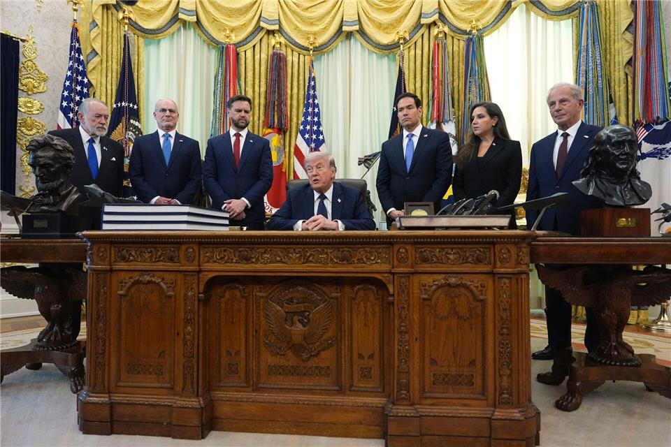 Trump will Netanjahu und Libanons Präsidenten Aoun empfangen.Mark Schiefelbein/AP/dpa