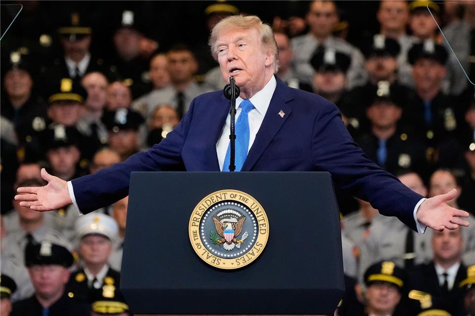 Trump will Straße von Hormus zu US-Gebiet machen.Yuki Iwamura/AP/dpa