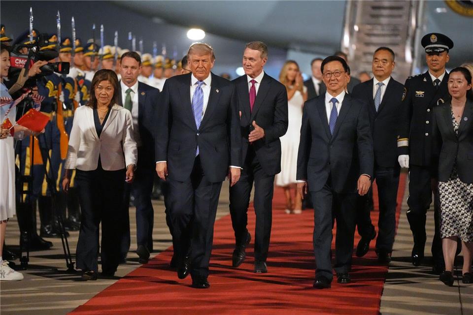 Trump will am Donnerstag mit Staatschef Xi Jinping sprechen. Mark Schiefelbein/AP/dpa