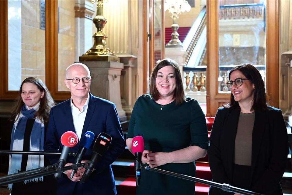 Tschentscher und Fegebank berichten von einer guten und einvernehmlichen Atmosphäre beim Auftakt der Koalitionsverhandlungen.David Hammersen/dpa