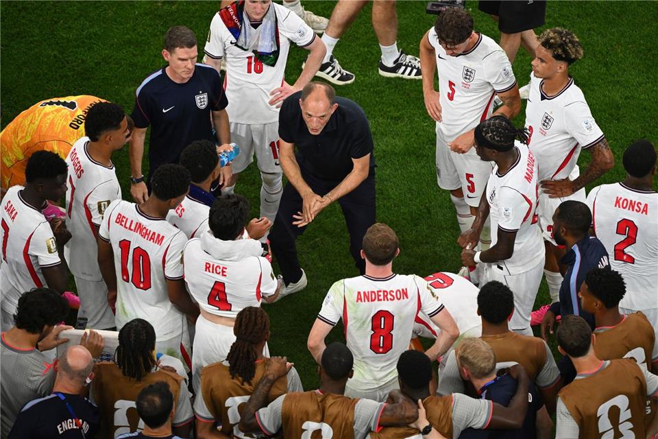 Tuchel findet offenbar die richtigen Worte bei der englischen Mannschaft. Jessica Tobias/AP/dpa