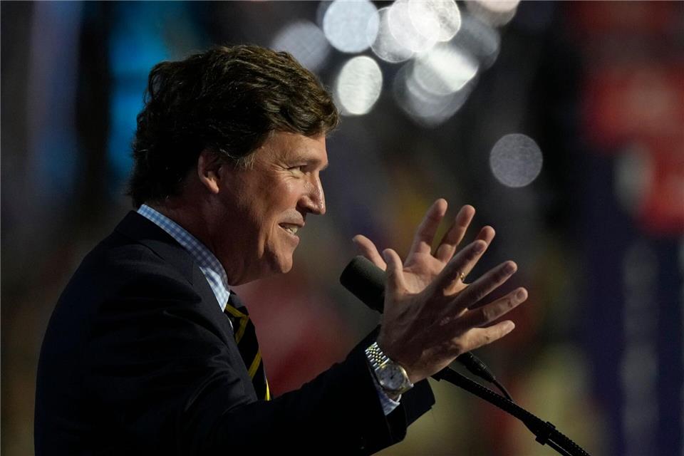 Tucker Carlson kritisiert Trump scharf (Archivbild).Matt Rourke/AP/dpa