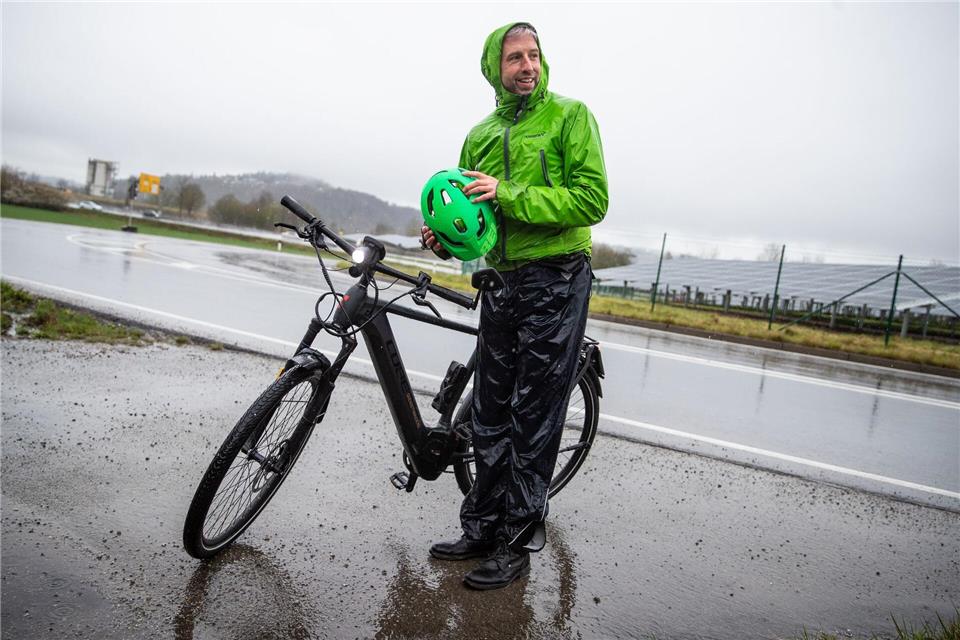 Tübingens OB Palmer fährt bei Wind und Wetter mit seinem Dienstfahrzeug. (Archivfoto)Christoph Schmidt/dpa