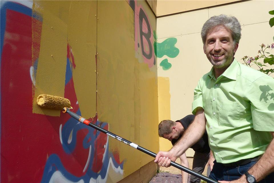 Tübingens Oberbürgermeister Palmer will die Stadt von illegalen Graffiti befreien. (Archivbild)Kathrin Löffler/dpa