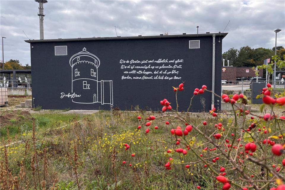 Türme und Verse sind auch auf den dem Banhof abgewandten Seiten zu sehen.