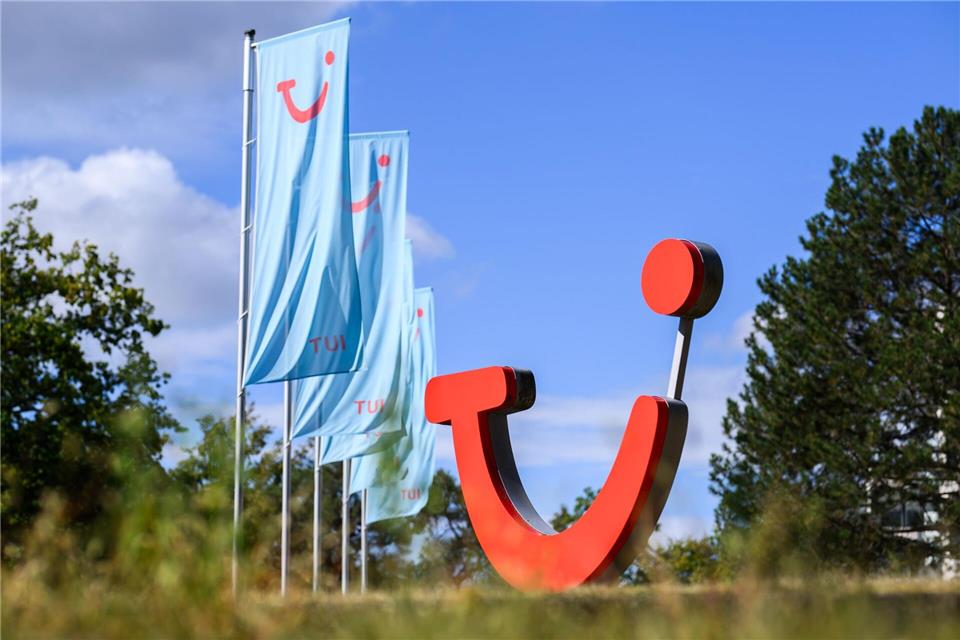 Tui schüttet wieder Geld an seine Anteilseigner aus. (Archivbild)Julian Stratenschulte/dpa