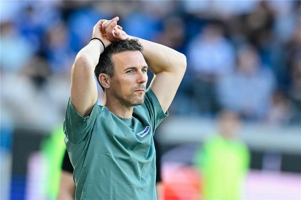 Turbulente Zeit beim KSC: Trainer Christian Eichner nimmt es gelassen. Uwe Anspach/dpa