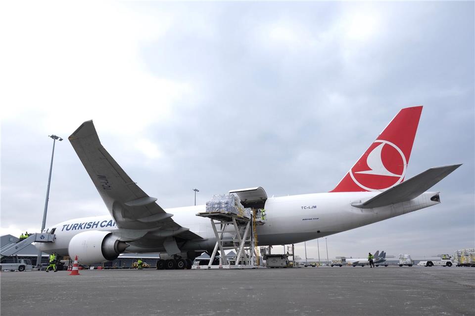 Turkish Airlines stellt die Flüge von Leipzig/Halle nach Istanbul ein. (Archivbild) Sebastian Willnow/dpa