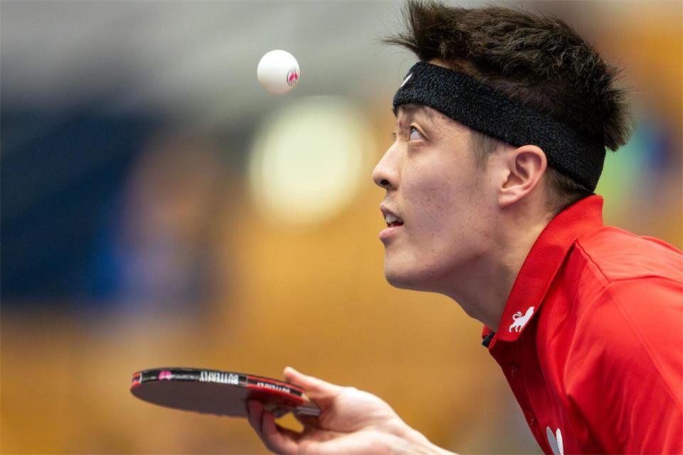 Turniersieg für Dang Qiu: Der deutsche Tischtennis-Nationalspieler gewann den WTT-Wettbewerb in Astana.Soeren Stache/dpa