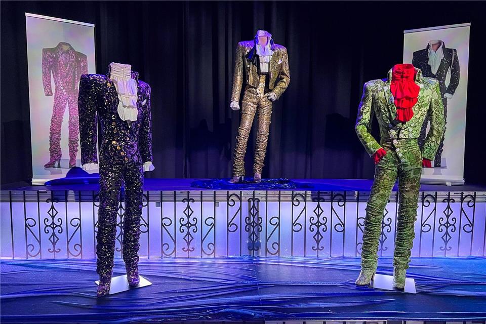 Typisch Prince: Kostüme wie solche trug er. Zu sehen auf einer Tour im Anwesen „Paisley Park“.Verena Wolff/dpa-tmn