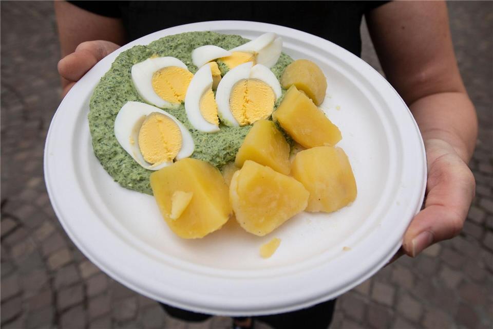 Typisch hessisch: Ob zu Kartoffeln, Tafelspitz oder Spargel, die Grüne Soße ist ein unverwechselbares Aromaerlebnis.picture alliance/dpa