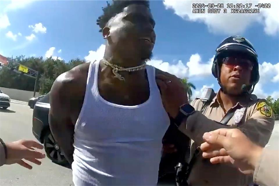 Tyreek Hill von den Miami Dolphins bei einer Verkehrskontrolle am 8. September.