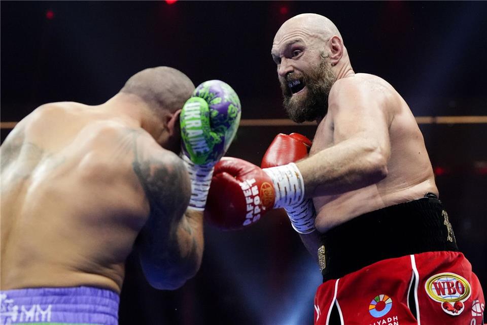 Tyson Fury (r) stiegt wieder in den Ring. (Archivbild)Nick Potts/PA Wire/dpa
