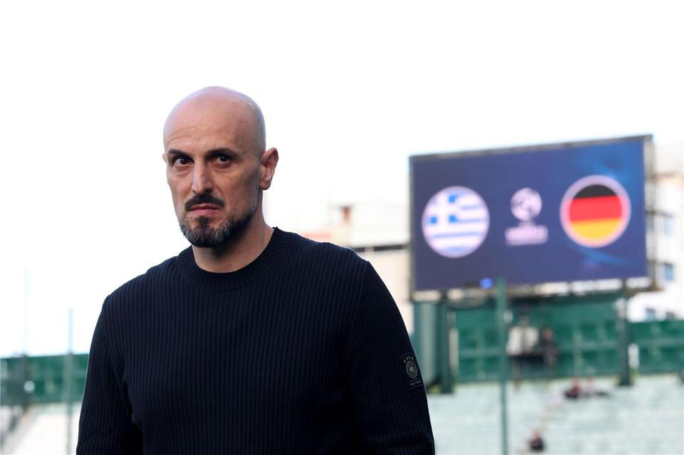 U21-Nationaltrainer Antonio Di Salvo erlebte ein spannendes Spiel.Yorgos Karahalis/dpa