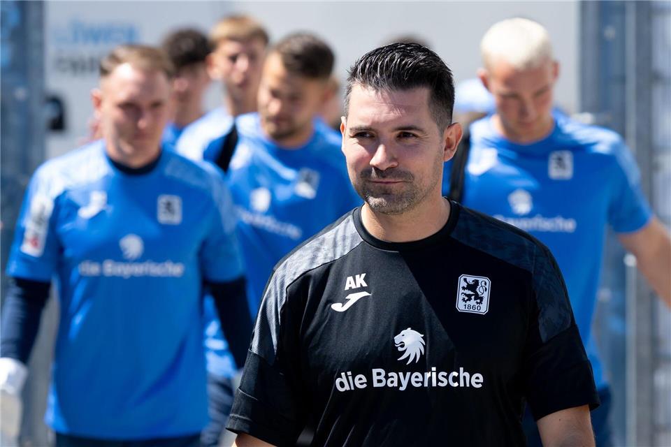 U21-Trainer Alper Kayabunar leitet vorerst das Training der „Löwen“.Sven Hoppe/dpa
