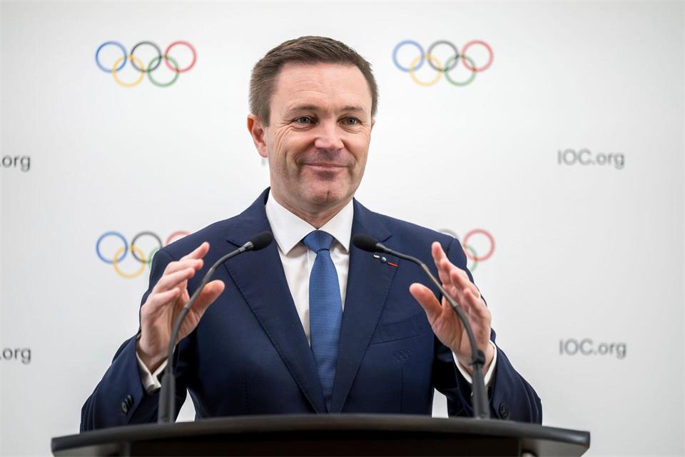 UCI-Präsident David Lappartient ist in der GPS-Frage im Streit mit den Teams. (Archivbild)Fabrice Coffrini/Pool AFP/AP/dpa