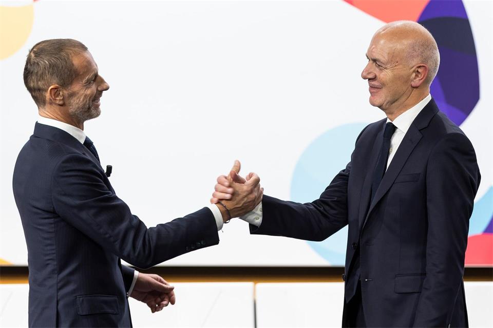UEFA-Chef Ceferin und DFB-Präsident Neuendorf sind auch im Protest gegen Infantino vereint. (Archivbild)Cyril Zingaro/KEYSTONE/dpa