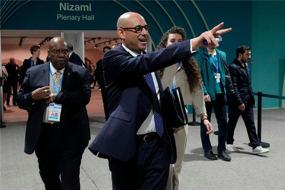UN-Klimachef Simon Stiell sieht die internationale Gemeinschaft bei der Bekämpfung des Klimawandels auf Kurs, kritisiert aber die unzureichende Geschwindigkeit. (Archivbild)Rafiq Maqbool/AP/dpa