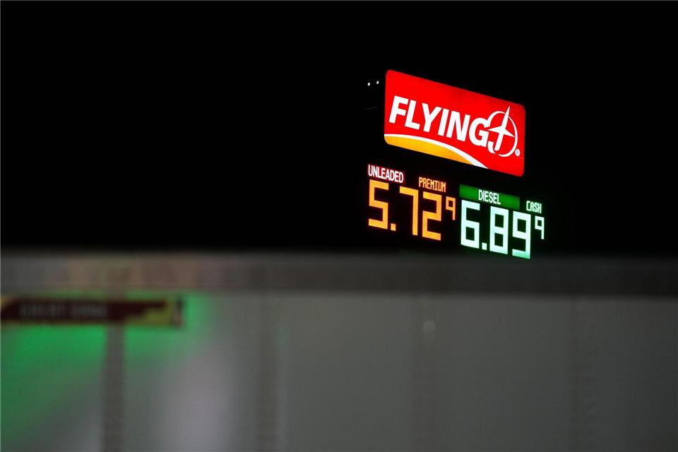 US-Benzinpreis steigt weiter an. (Archivbild)Jenny Kane/AP/dpa