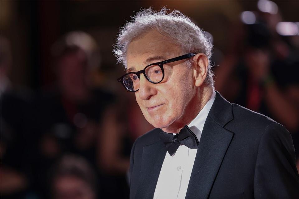 US-Filmregisseur Woody Allen hat sich nach seinem Auftritt beim Moskauer Filmfestival gegen Kritik aus der Ukraine verteidigt. (Archivbild)Vianney Le Caer/AP/dpa