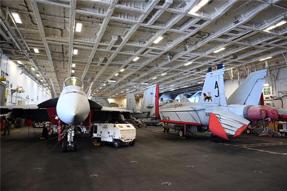 US-Flugzeugträger zu Nato-Übung in der Nordsee US-Flugzeugträger zu Nato-Übung in der NordseeFederico Gambarini/dpa
