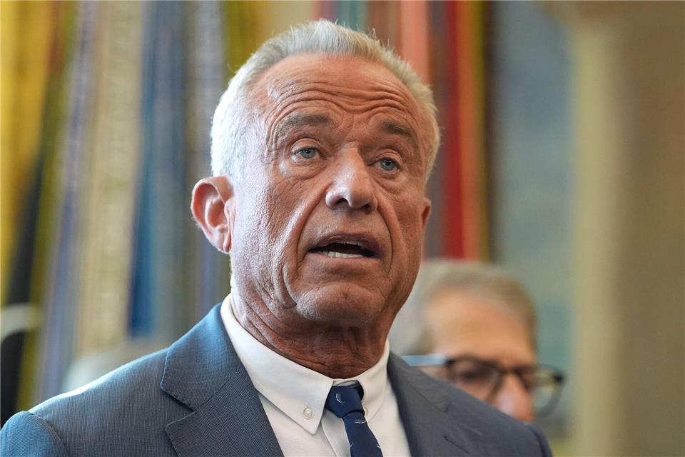 US-Gesundheitsminister Kennedy Jr. kritisiert die deutsche Regierung wegen Strafverfahren im Zusammenhang mit der Corona-Pandemie. (Archivbild)Evan Vucci/AP/dpa