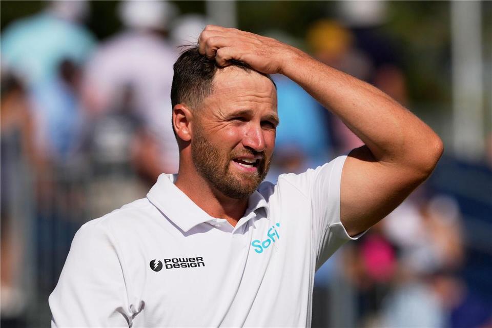 US-Golfer Wyndham Clark steht vor dem Sieg bei der US Open.David J. Phillip/AP/dpa