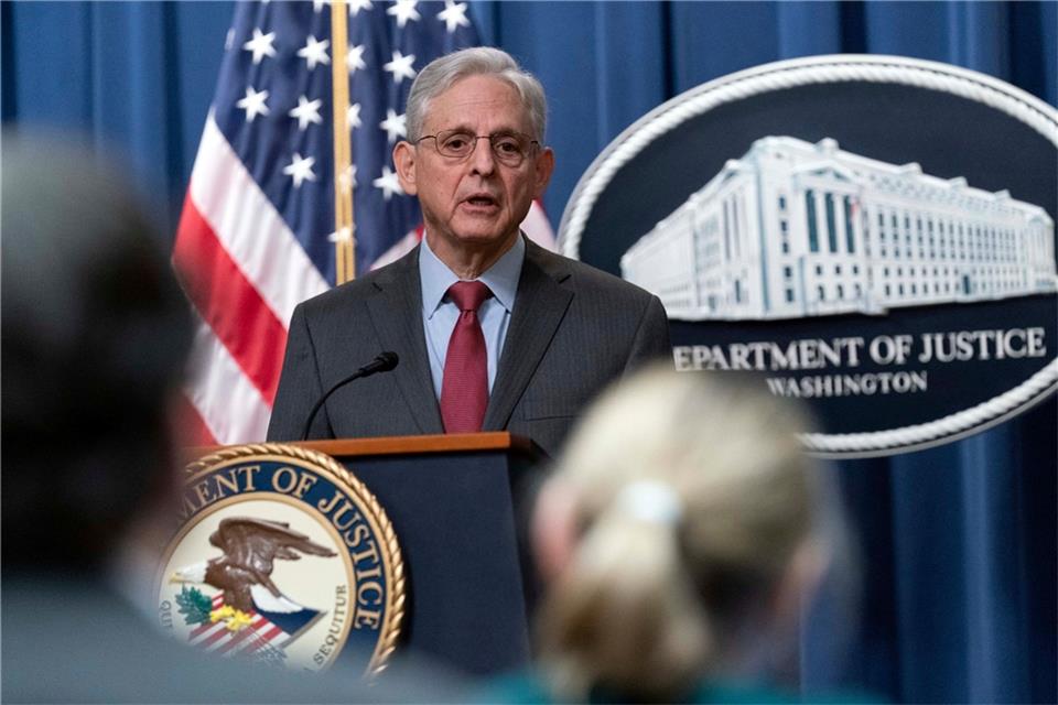 Ermittler zerschlagen kriminelle Cyber-Gruppe US-Justizminister Merrick Garland spricht während einer Pressekonferenz zur Ankündigung einer internationalen Ransomware-Durchsetzungsaktion im Justizministerium.