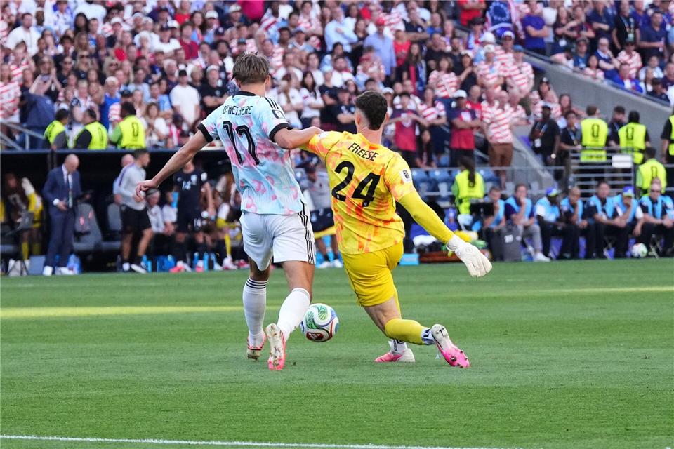 US-Keeper Freese leistete sich einen bösen Patzer.Ted S. Warren/AP/dpa
