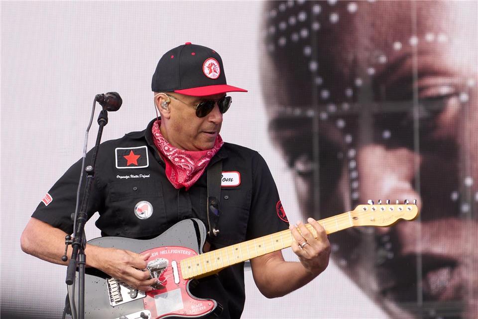 US-Musiker Tom Morella ließ die Gitarrenseiten glühen.Thomas Frey/dpa