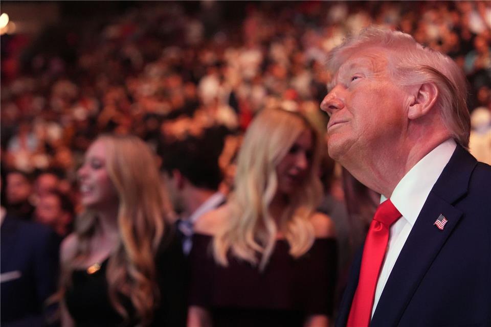 US-Präsident Donald Trump besucht die UFC-Veranstaltung in Miami.Julia Demaree Nikhinson/AP/dpa