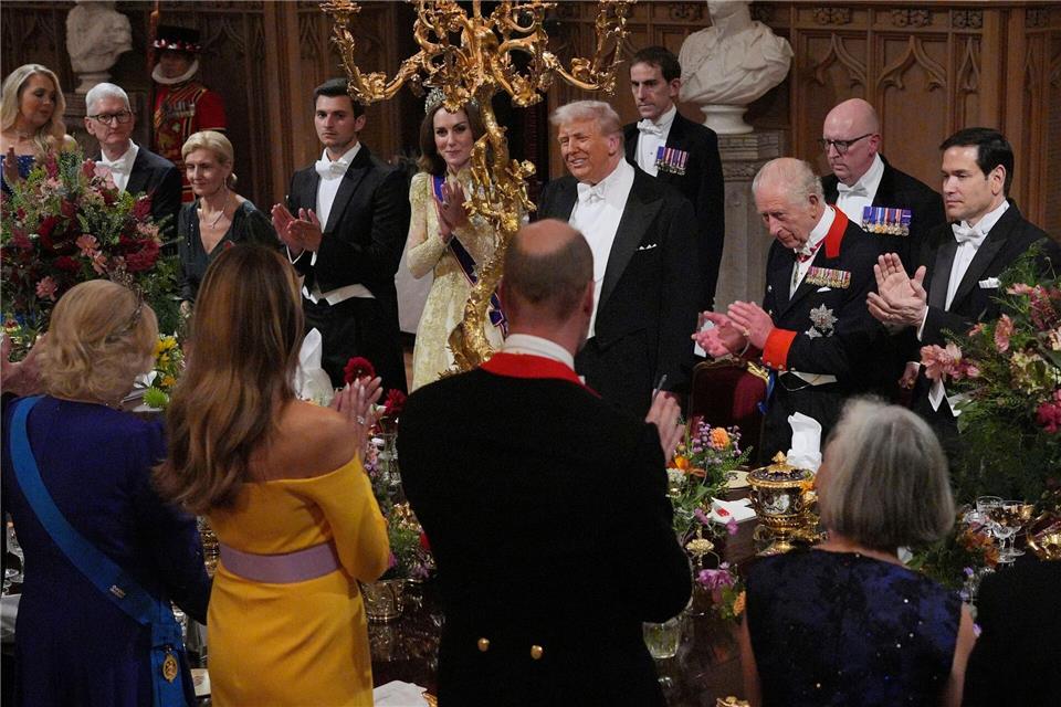 US-Präsident Donald Trump, der britische König Charles, Kate, Prinzessin von Wales, US-Außenminister Marco Rubio und Gäste nehmen am ersten Tag des zweiten Staatsbesuchs von US-Präsident Trump im Vereinigten Königreich am Staatsbankett in Schloss Windsor teil.Yui Mok/Pool PA/dpa