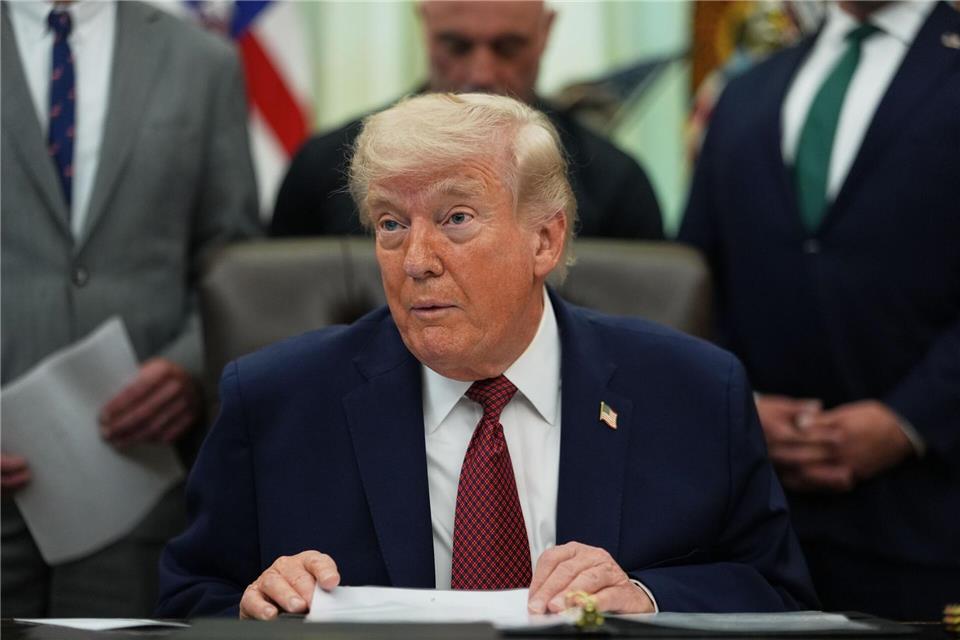 US-Präsident Donald Trump hat angekündigt, die Waffenruhe im Krieg mit dem Iran zu verlängern. Julia Demaree Nikhinson/AP/dpa