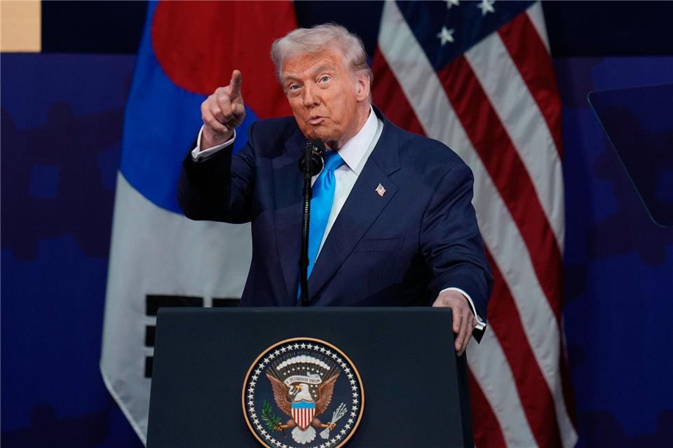 Trump kündigt sofortigen Beginn von Atomwaffentests an US-Präsident Donald Trump kündigt Atomwaffentests an. Ng Han Guan/AP/dpa